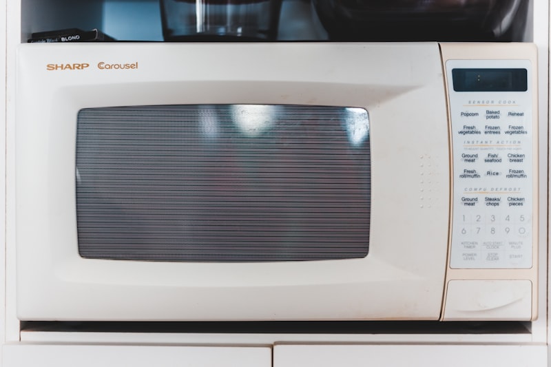 LG 2.0 cu.ft NeoChef Microwave